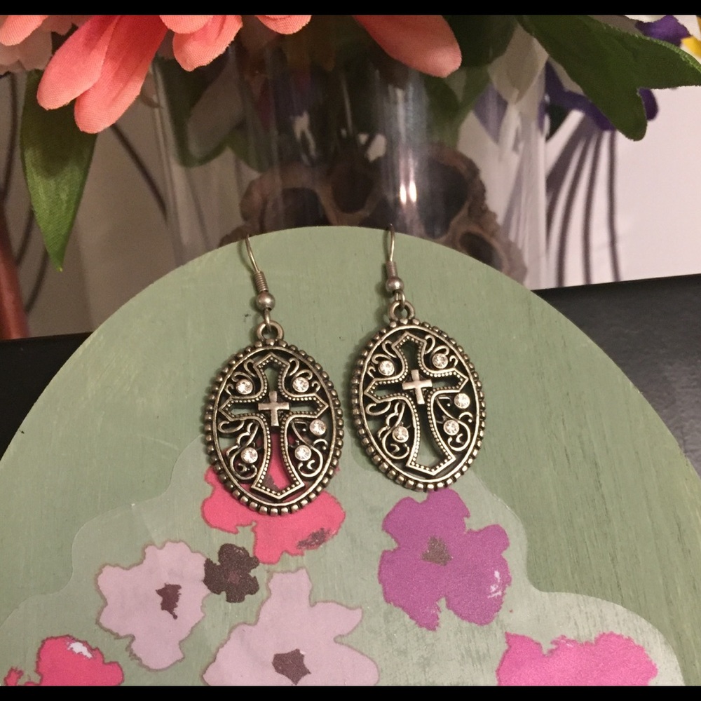 SILVER CROSS EARRINGS NWOT